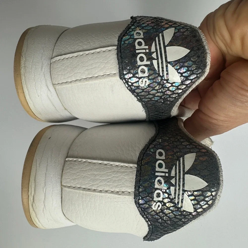 Adidas Samoa Womens White Iridescent Snakeskin Sneakers BW1303 Size 6